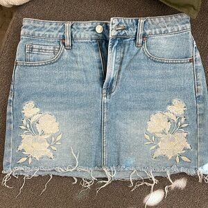 Flower embroidered denim skirt